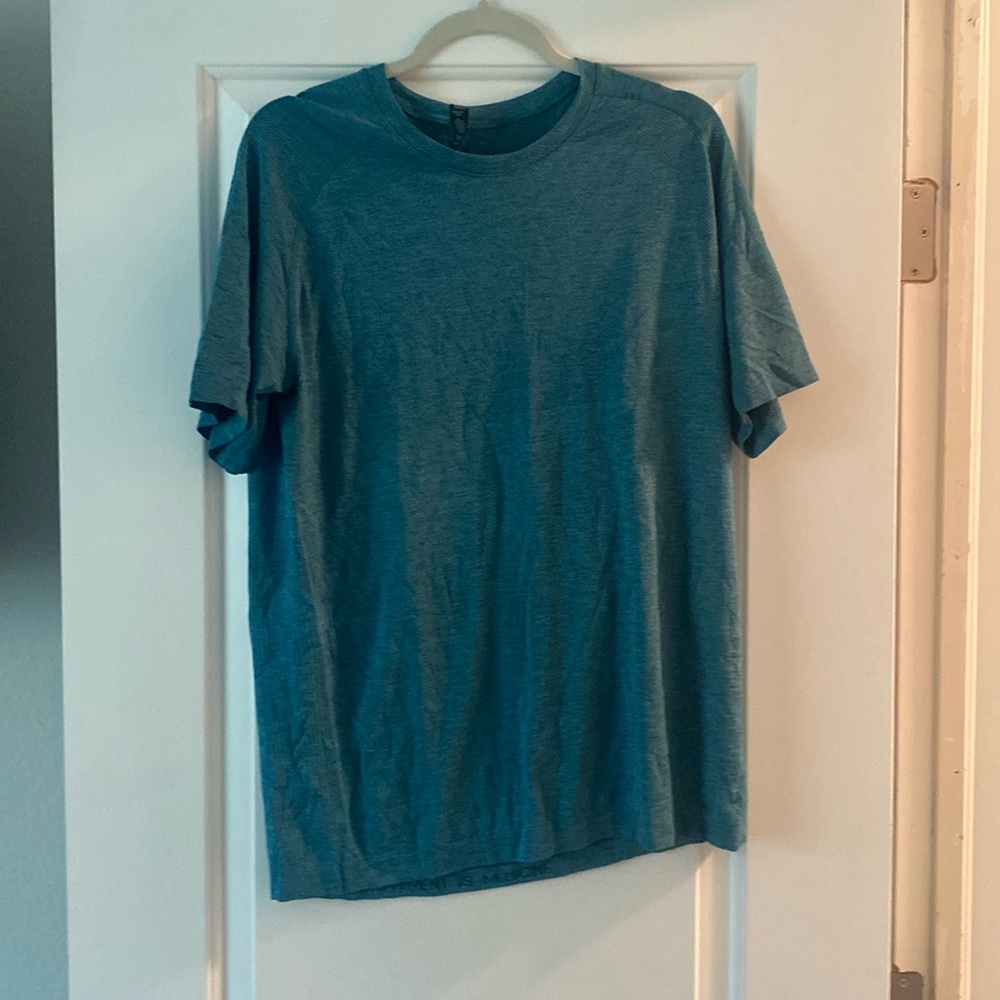 Men’s L/G LuLu lemon athletic wear T-shirt